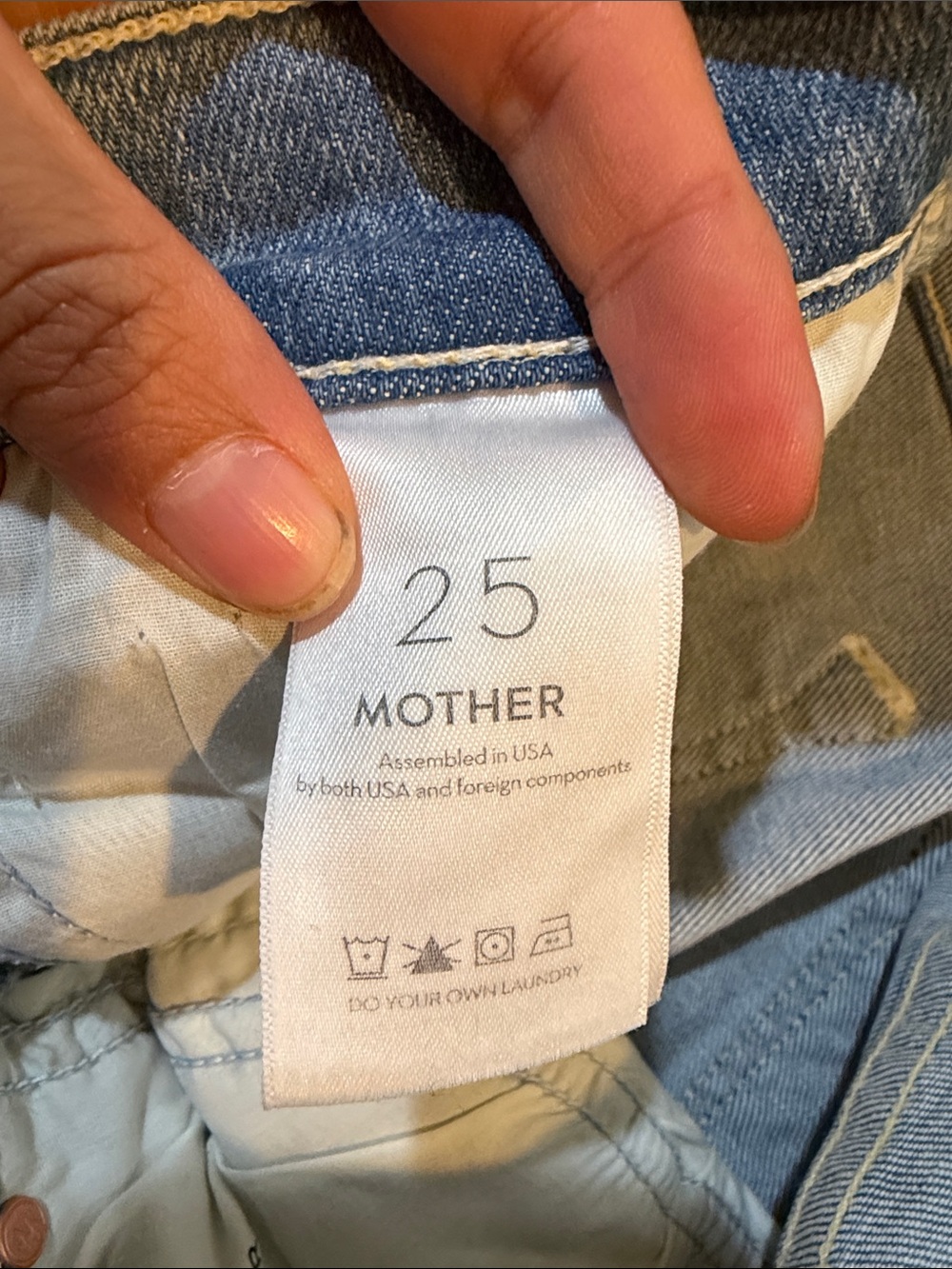 Women’s New Mother Mid Rise Dazzler Ankle Fray Wash Reading By The Pool Jeans - Picture 10 of 12